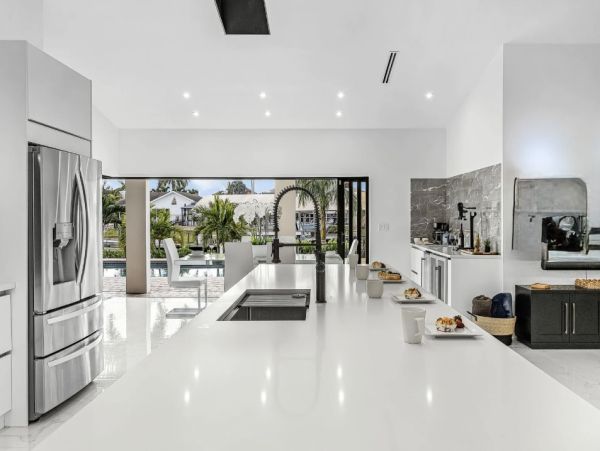 Ultimate Cape Coral Getaway - Luxury 3-Bedroom Pool Home